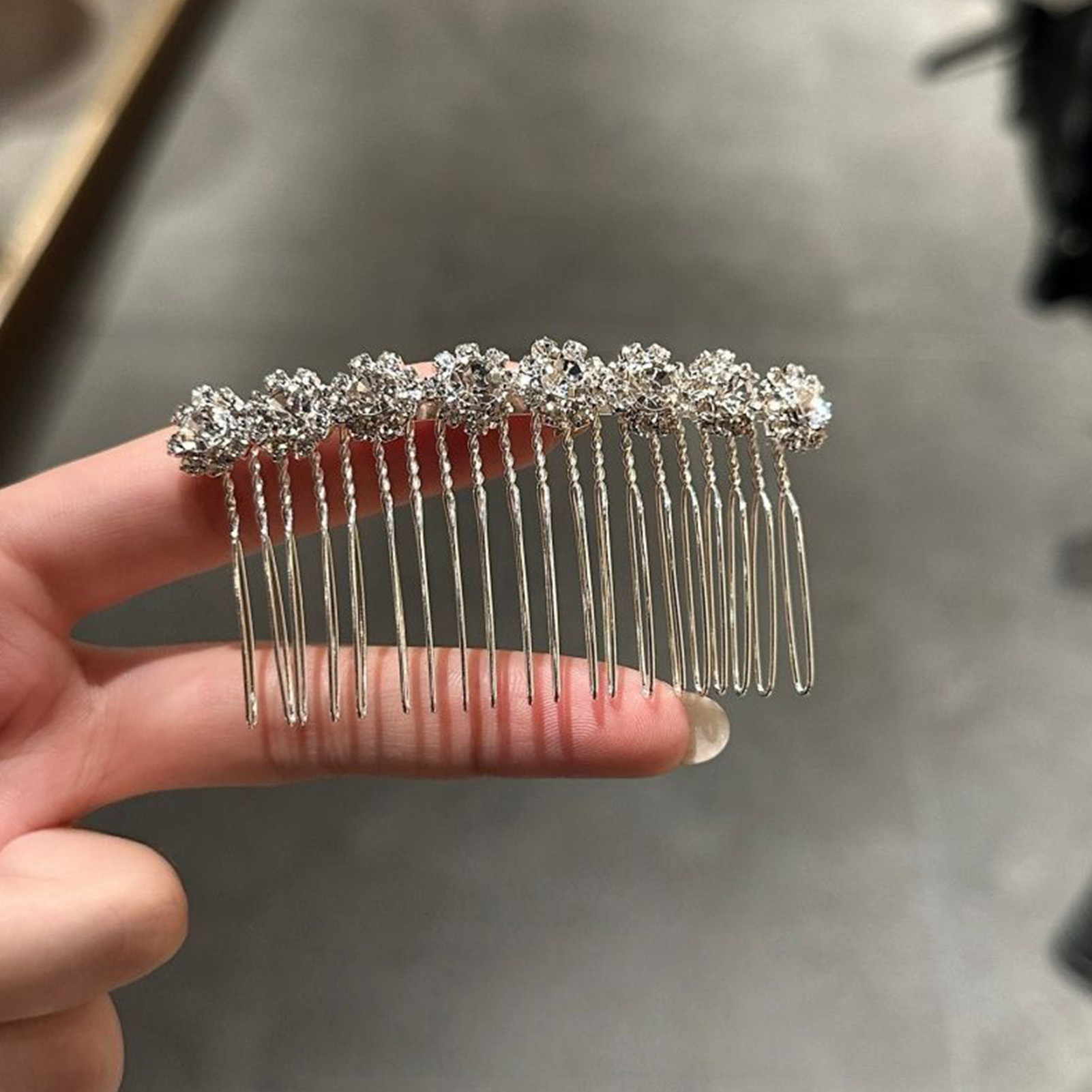 Minimalist Rhinestone Flower H - огляд і ціна Jewelry Making Adults